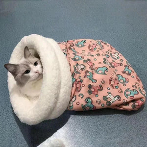 Purr-fectly Cozy Cat Sleeping Bag – Where Kitties Nap Like Royalty!