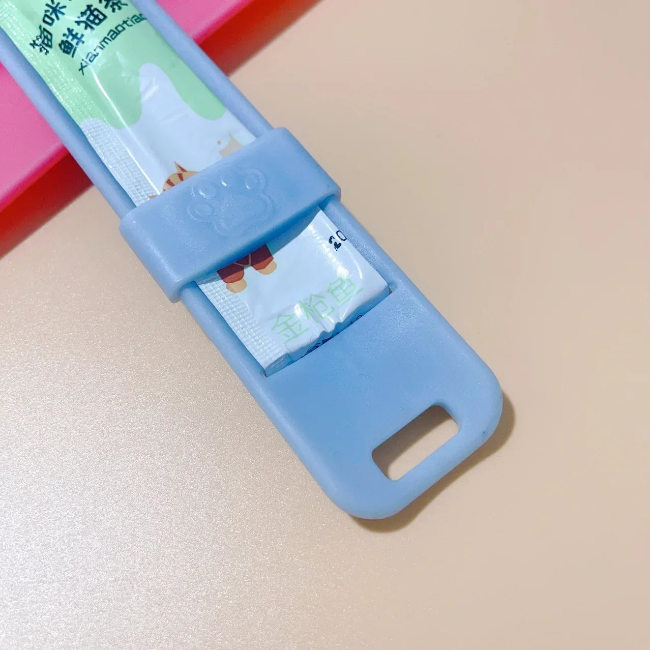 Squeeze Spoon Strip Feeder - The Ultimate Feeding Tool for Lickable Cat Treats!