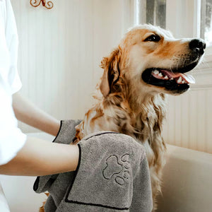 Ultra-Absorbent Microfiber Pet Towel with Convenient Pocket Design for Dogs and Cats
